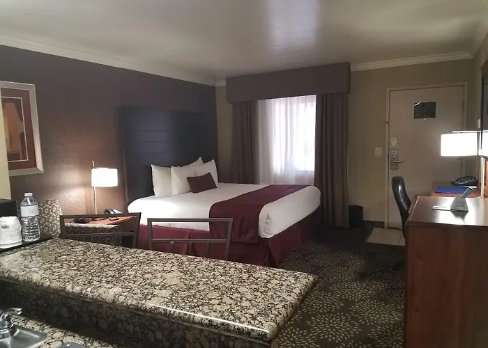 Western Innsuites Tucson Foothills & 3*