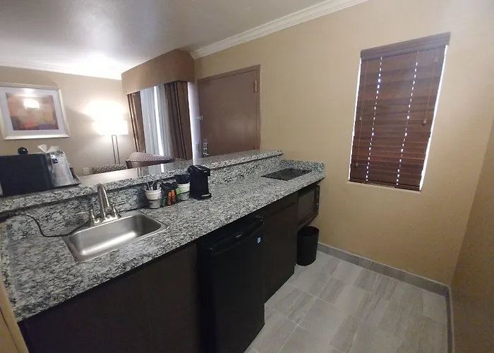 Western Innsuites Tucson Foothills & 3*