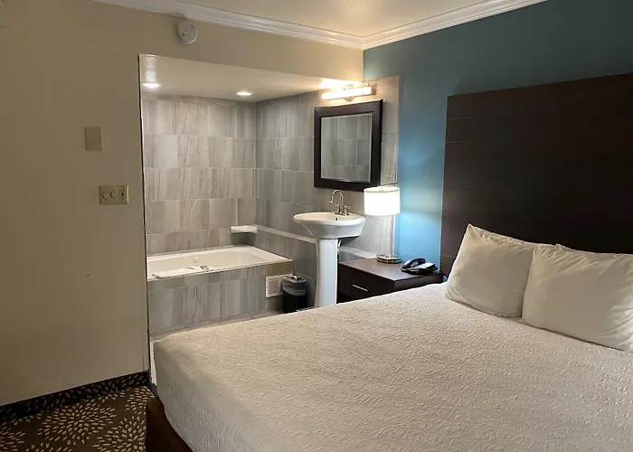 Western Innsuites Tucson Foothills & 3* Casas Adobes