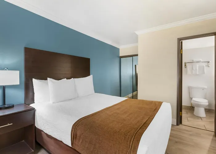 Western Innsuites Tucson Foothills & Casas Adobes