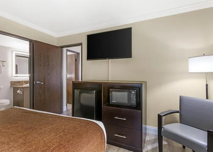 Western Innsuites Tucson Foothills & 3* Casas Adobes
