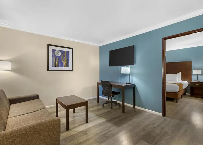 Western Innsuites Tucson Foothills & 3* Casas Adobes