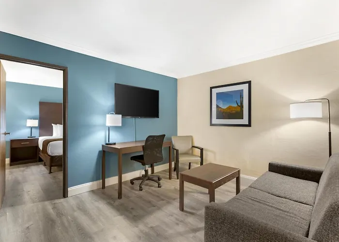 Western Innsuites Tucson Foothills & Casas Adobes