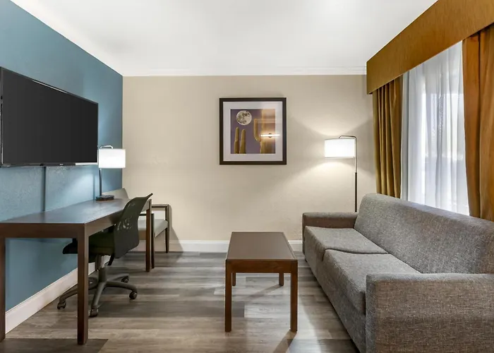 Western Innsuites Tucson Foothills & Casas Adobes