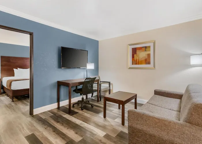 Western Innsuites Tucson Foothills & Casas Adobes