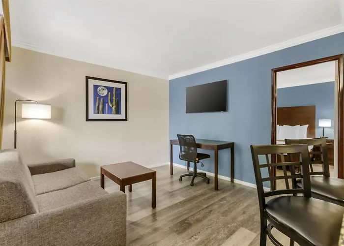 Western Innsuites Tucson Foothills & 3* Casas Adobes