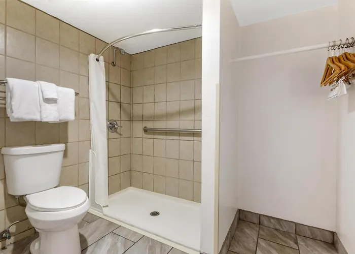 Western Innsuites Tucson Foothills & 3* Casas Adobes