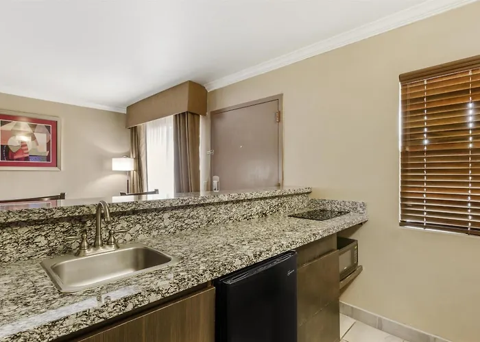 Western Innsuites Tucson Foothills & Casas Adobes