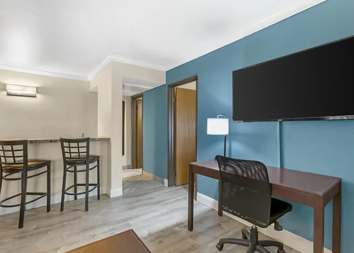 Western Innsuites Tucson Foothills & 3* Casas Adobes