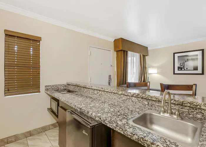 Western Innsuites Tucson Foothills & Hotel Casas Adobes