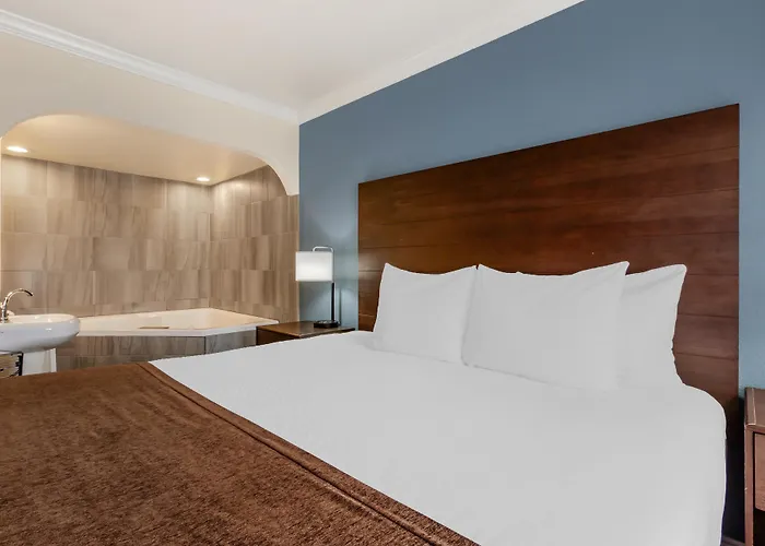 Western Innsuites Tucson Foothills & Casas Adobes